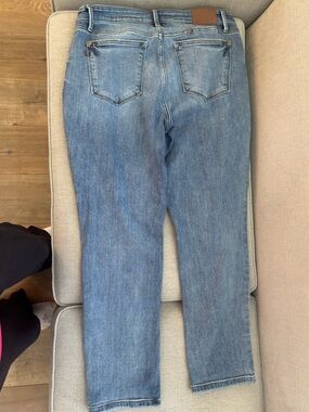 Judy Blue Medium Wash Straight Leg Jeans